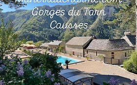 Chambre Romantique avec Bain Nordique extérieur privé Manoir Du Charme Gorges Du Tarn Causses